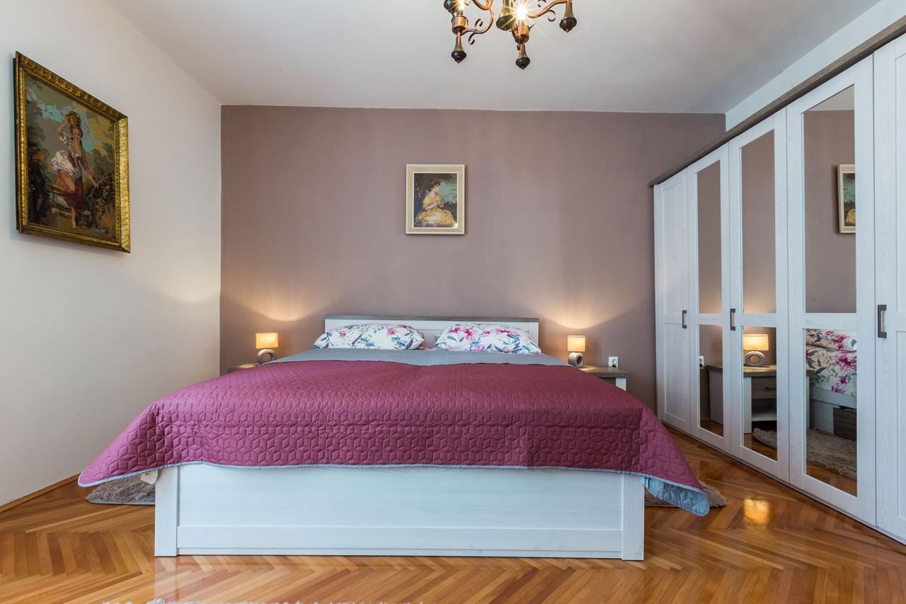 Drago 2br Apt. In Old Town Apartment *